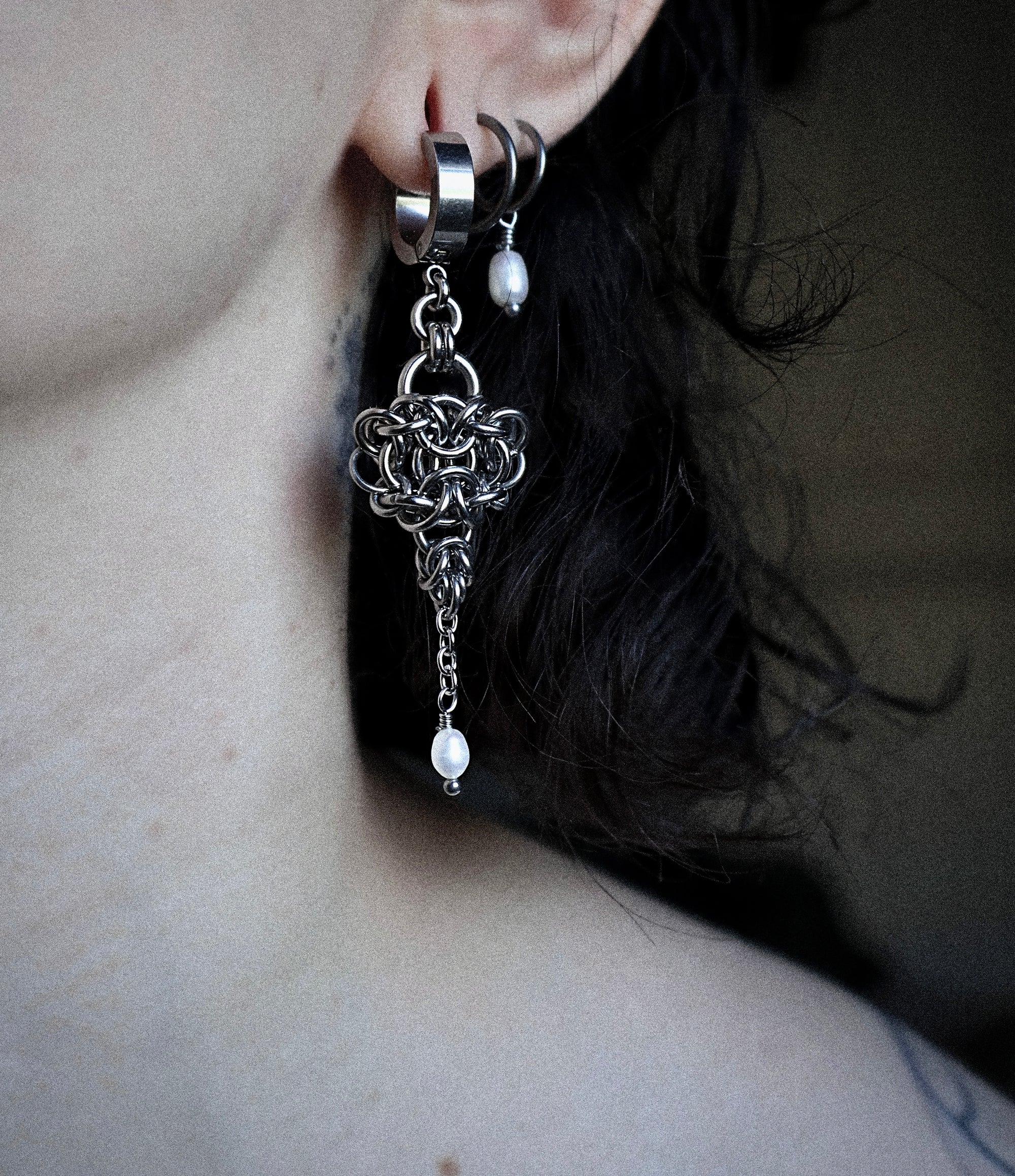 Pearl Desire. Chainmail Earrings.