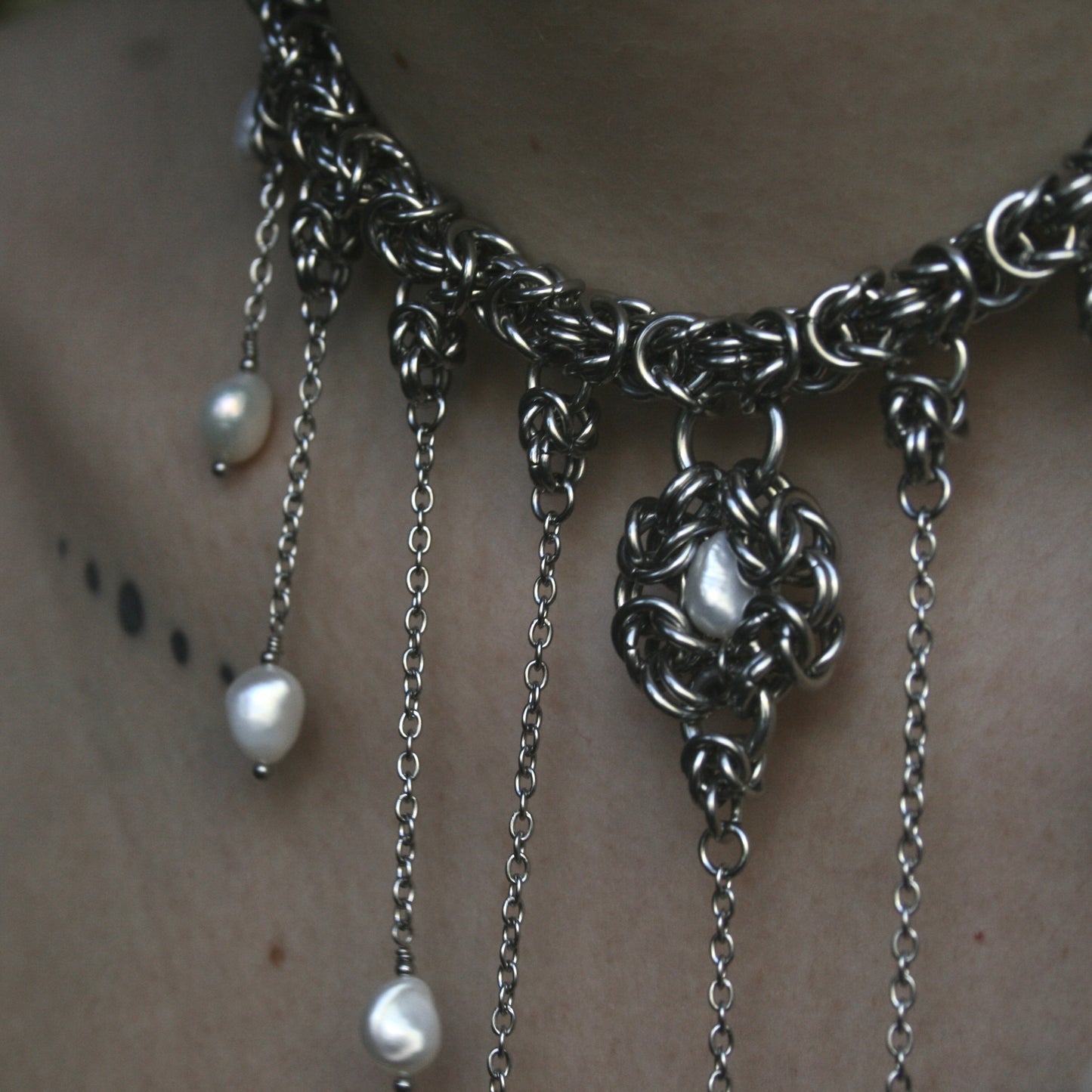 Hangings Pearls Chainmail Necklace