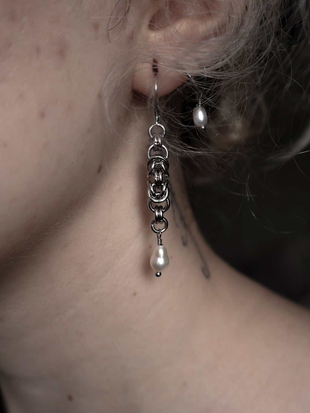 Dainty Chainmail and Pearl Earrings.