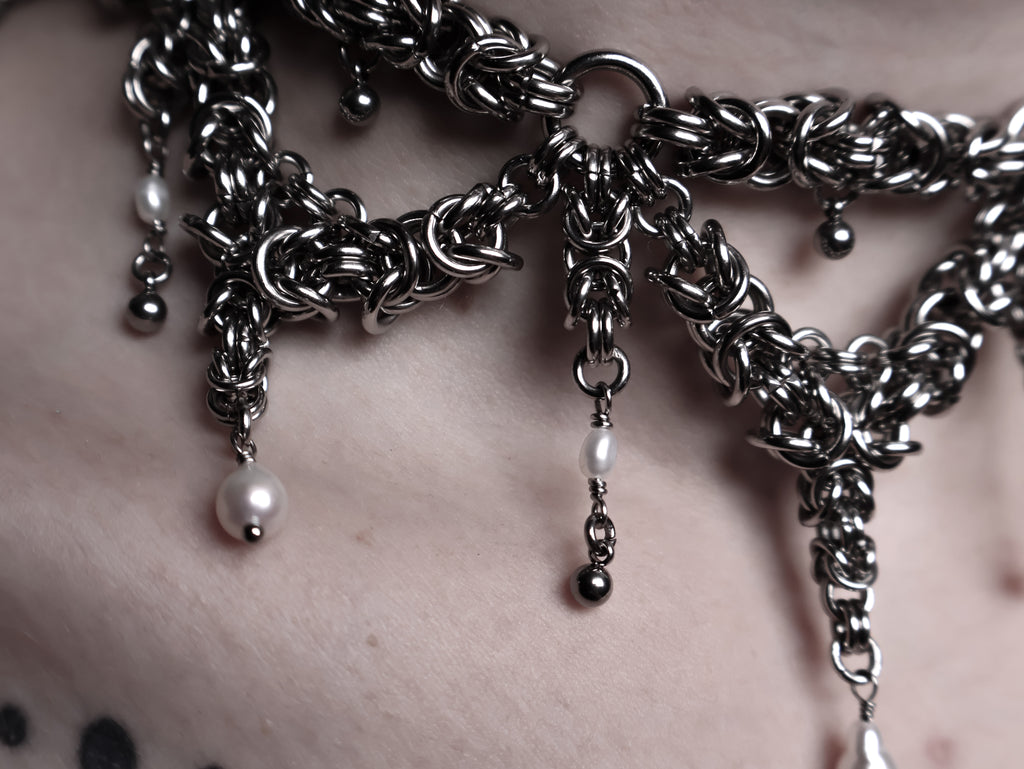 Pearl Palace. Chainmail Choker.