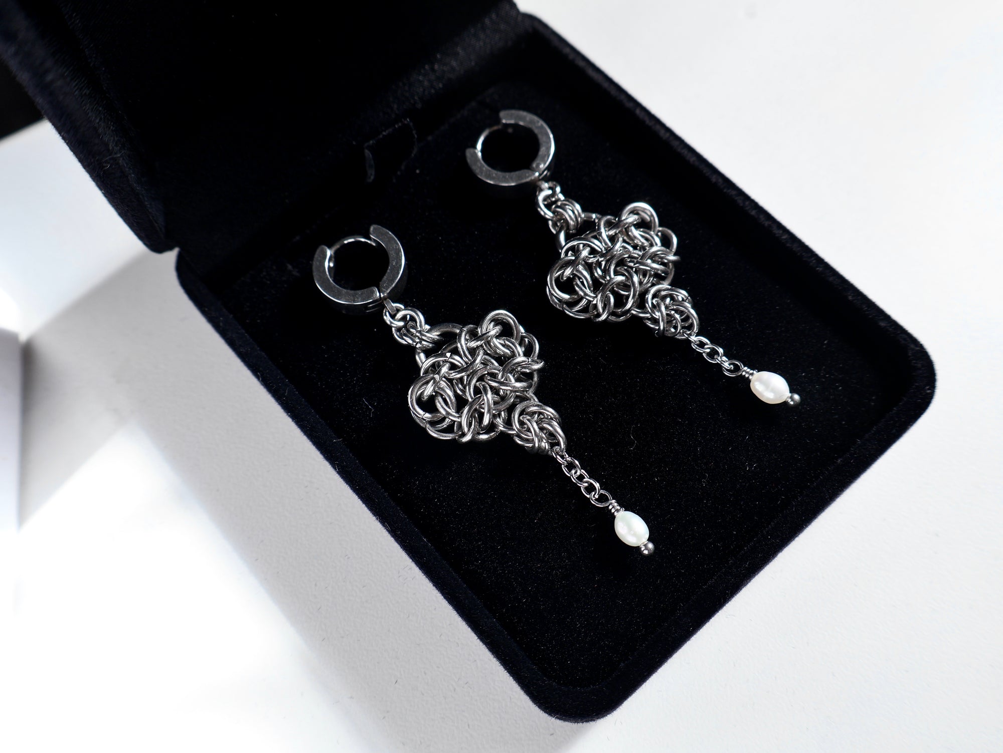 Pearl Desire. Chainmail Earrings.
