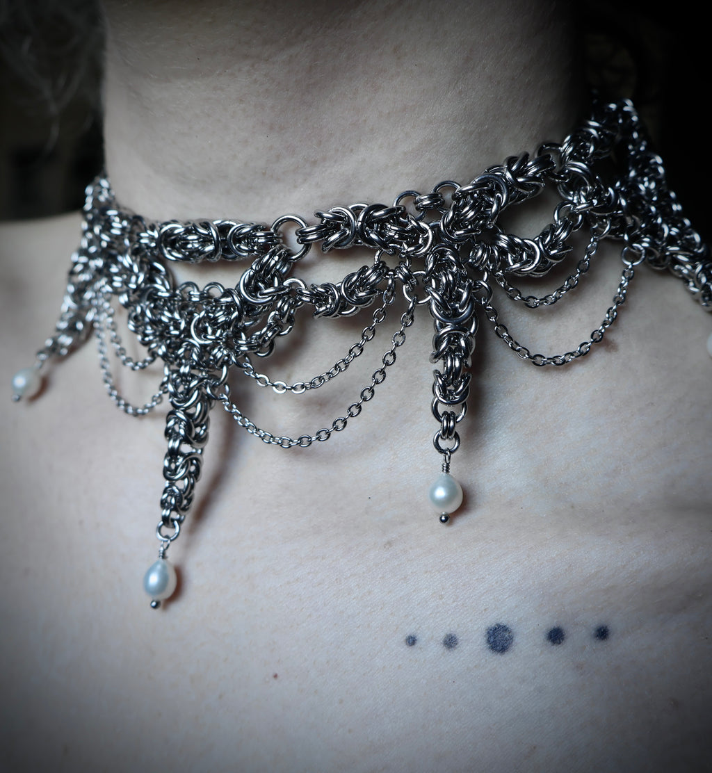 Jesters Pearl. Chainmail Choker.