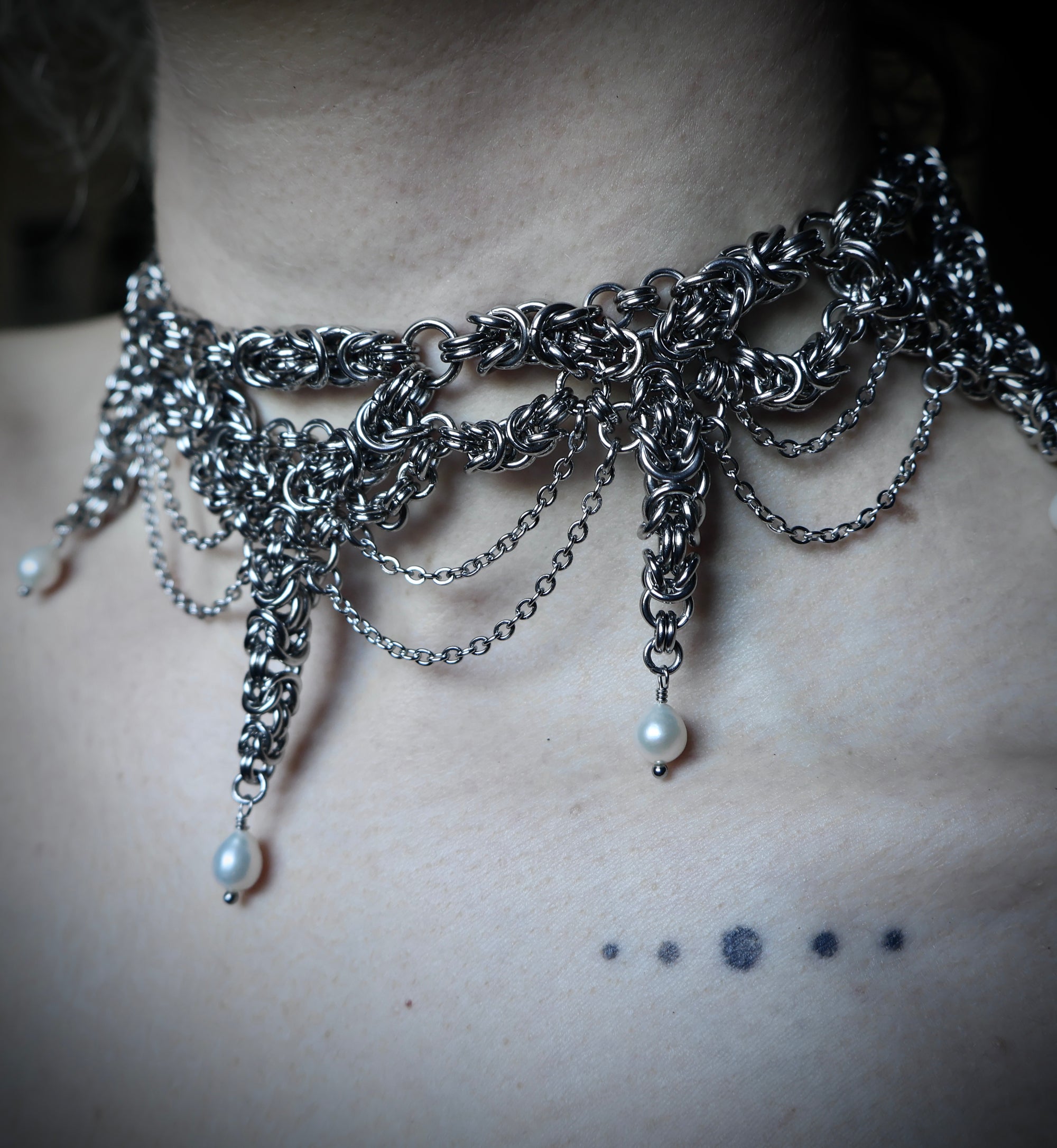 Jesters Pearl. Chainmail Choker.