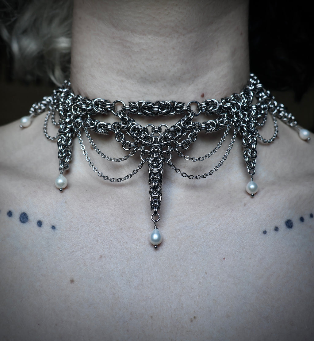Jesters Pearl. Chainmail Choker.