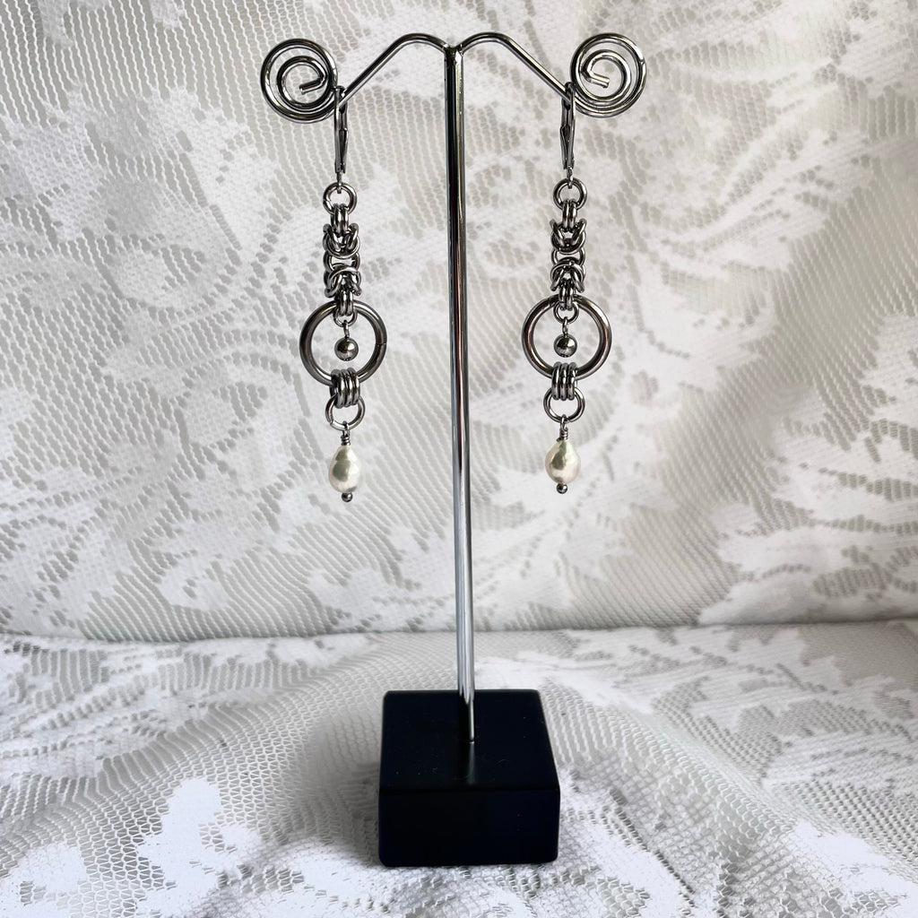 Pearl Fatale. Chainmail Earrings.