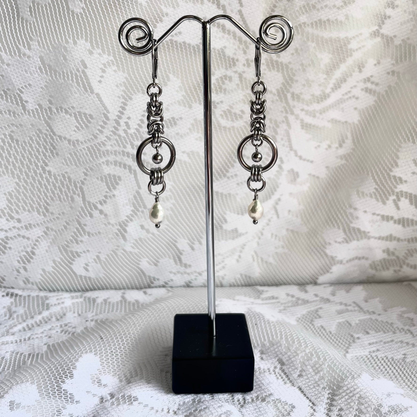 Pearl Fatale. Chainmail Earrings.