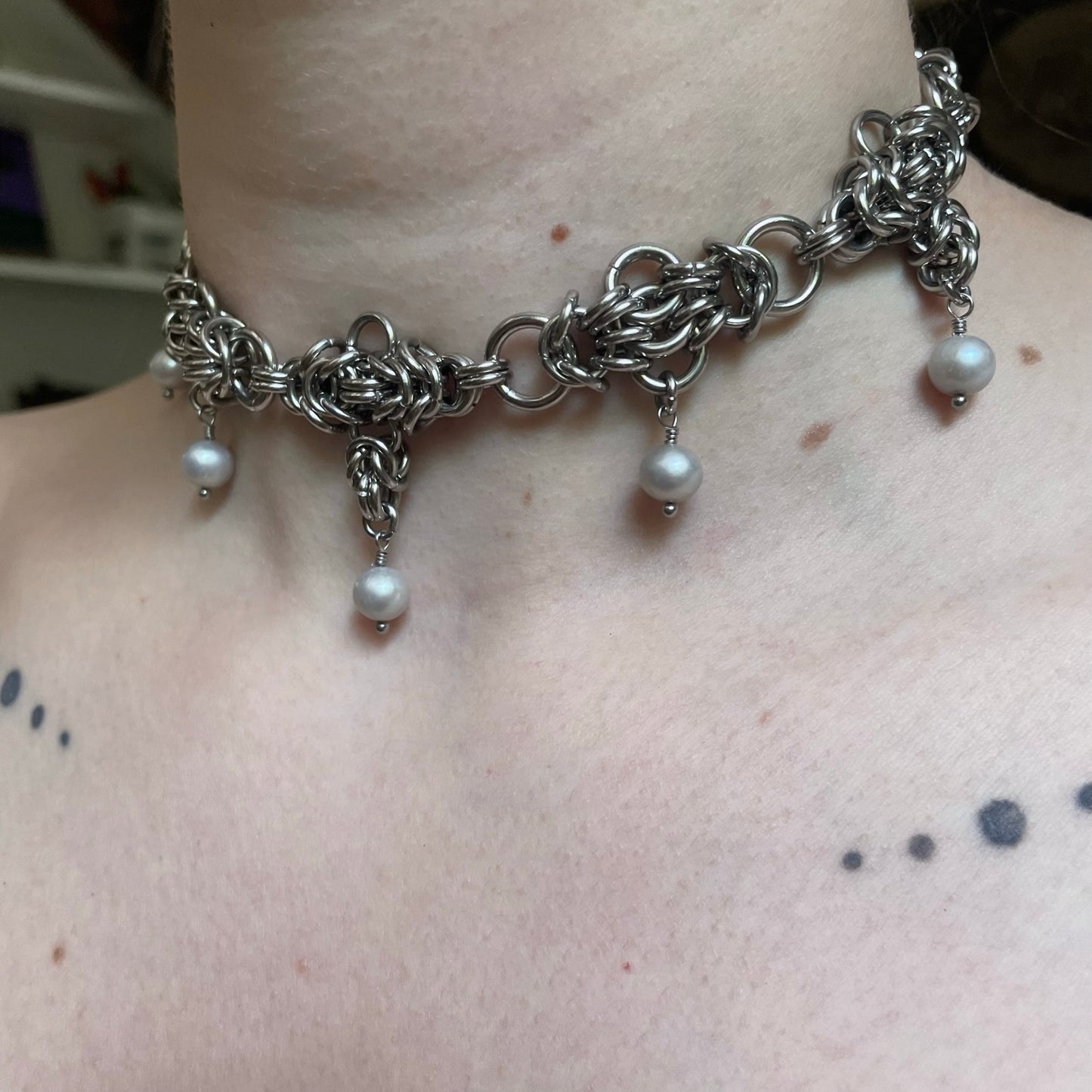 Grey Pearl Drops Chainmail Choker.