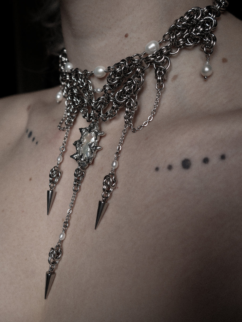 Nova’s Fortune. Chainmail and Pearl Choker.