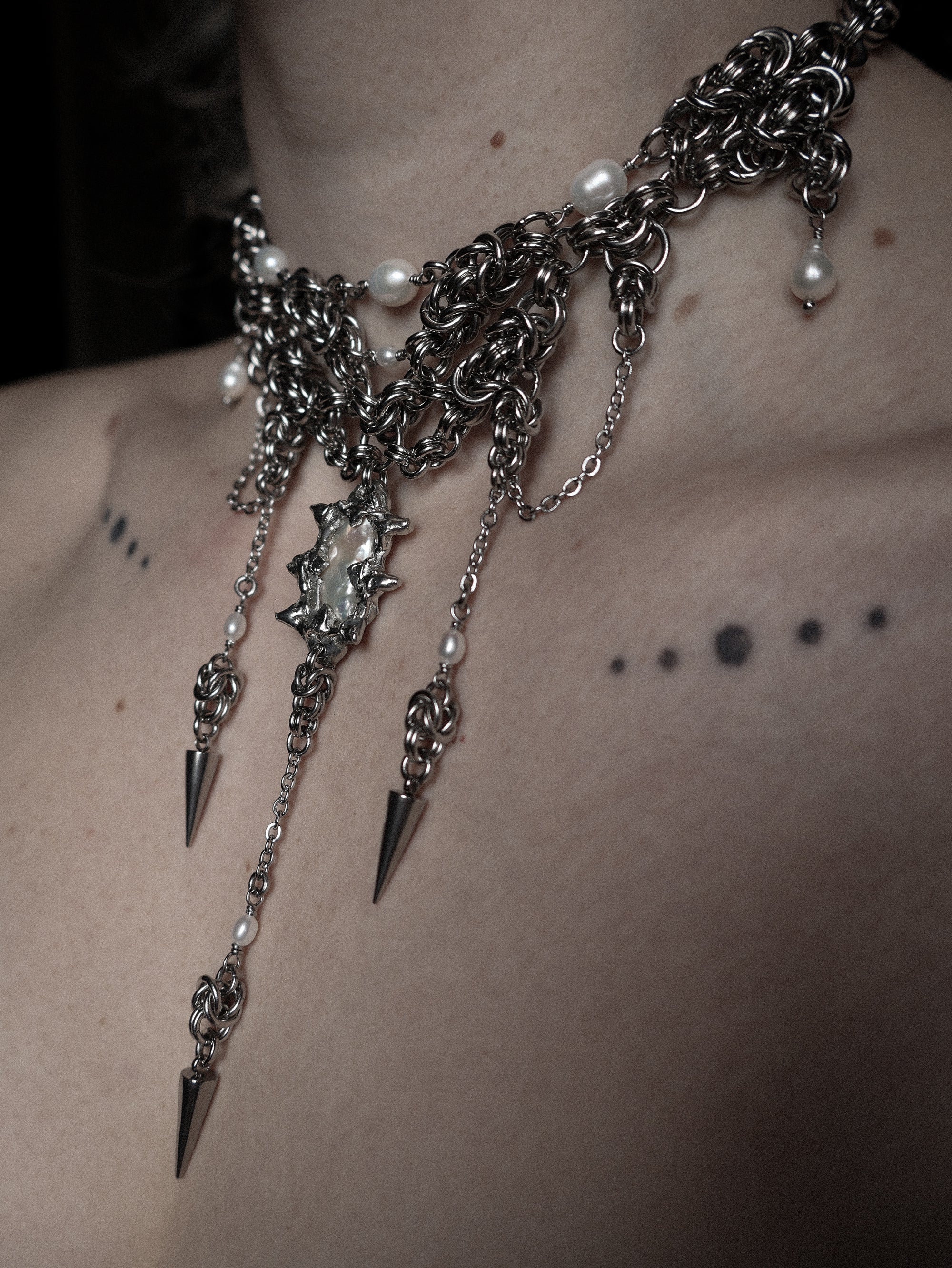 Nova’s Fortune. Chainmail and Pearl Choker.