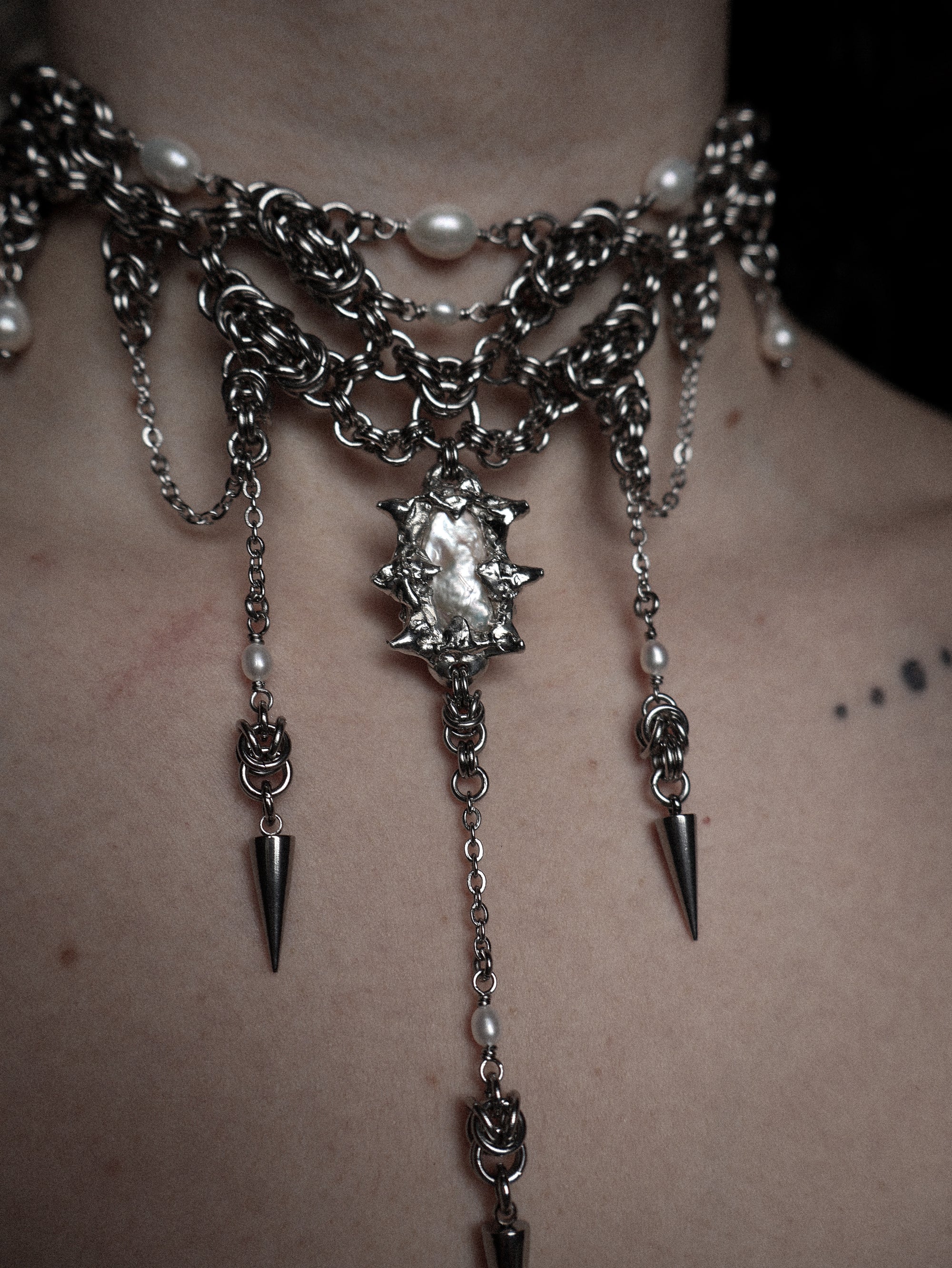 Nova’s Fortune. Chainmail and Pearl Choker.